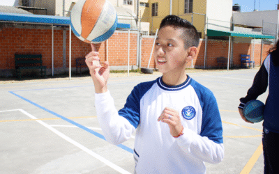 Acompañar sin controlar: cómo estar presentes en la adolescencia sin invadir